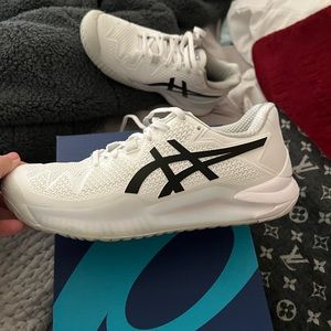 MINT ASICS Gel Resolution 8 tennis shoes 6.5 white with black